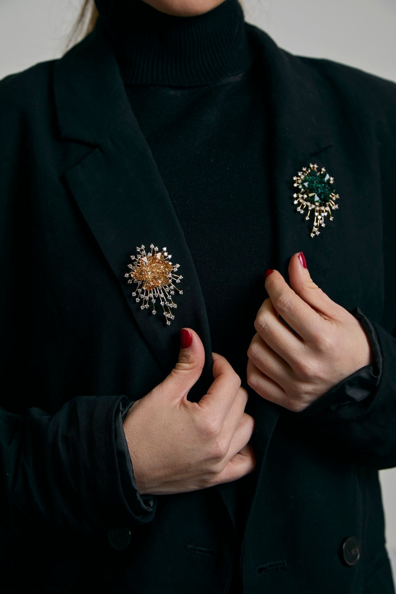 La Historia de los Broches: De la Antigüedad a la Moda Actual