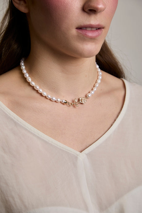 Freshwater Necklace 6–7 mm with Gold T-Bar Clasp