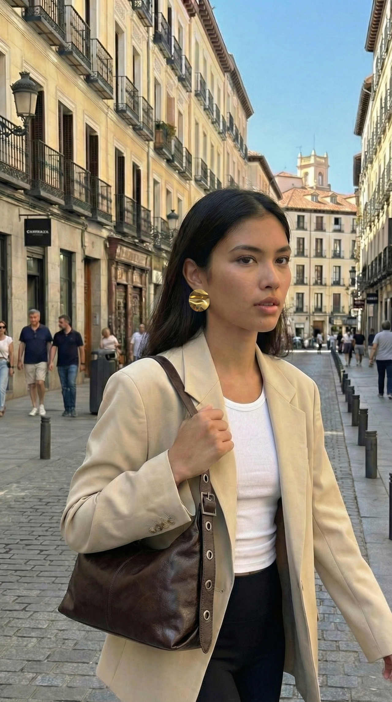 Cómo combinar tus pendientes según el tipo de cuello de tu top