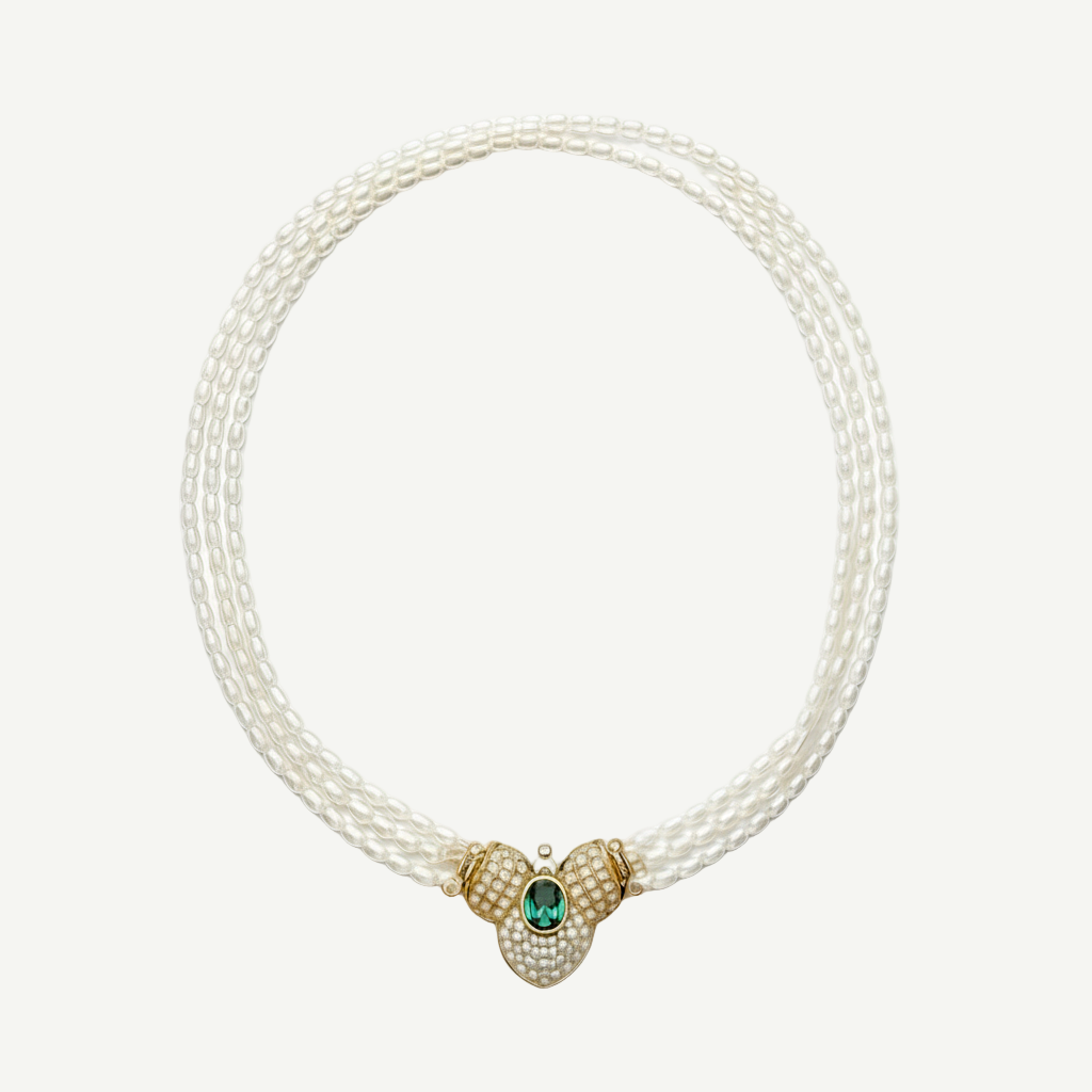 Collar de perlas freshwater calidad A con dos hileras, cierre dorado con circonita verde, elegante y versátil para eventos o looks diarios.