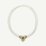 Collar de perlas freshwater calidad A con dos hileras, cierre dorado con circonita verde, elegante y versátil para eventos o looks diarios.