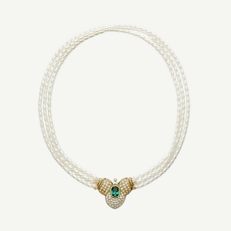 Collar de perlas freshwater calidad A con dos hileras, cierre dorado con circonita verde, elegante y versátil para eventos o looks diarios.