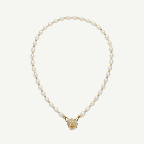 Collar de perlas freshwater naturales 6.5–7.5 mm calidad A/A- con cierre dorado y diseño clásico minimalista.