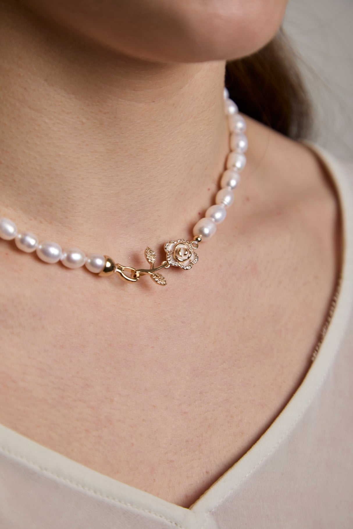 Freshwater Necklace 6–7 mm with Gold T-Bar Clasp