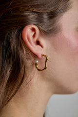 Aura Pearl Curve Earrings