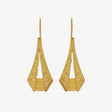 Pendientes Origami Gold en aleación dorada con diseño geométrico y acabado texturizado. Ligeros, elegantes y versátiles para looks de día o noche.