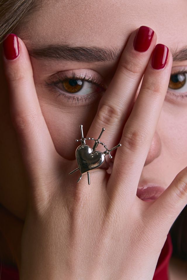 El anillo de las 3 espadas del corazón - Selenova